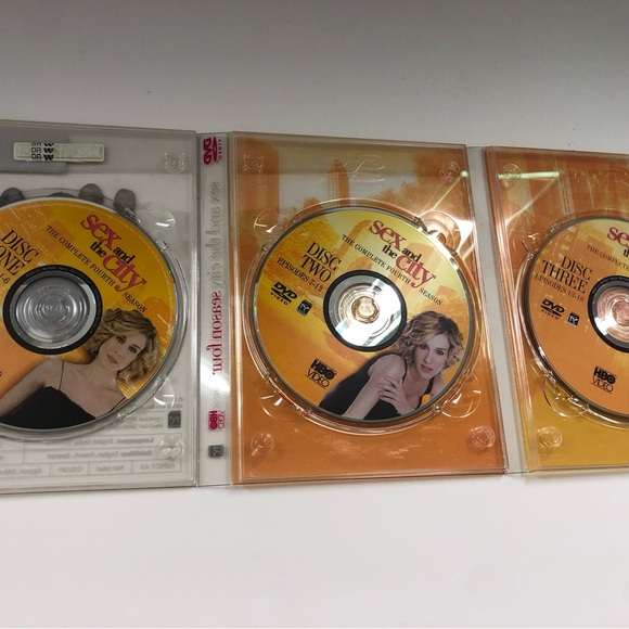 Sex and the City 4th Season DVD collection - Picture 2 of 3